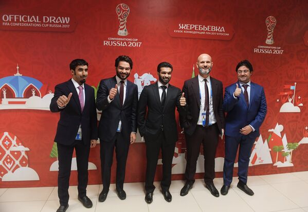 Делегация Катара перед началом церемонии официальной жеребьевки Кубка конфедераций-2017
