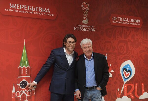 Ведущий Андрей Малахов (слева) и футбольный обозреватель Евгений Ловчев