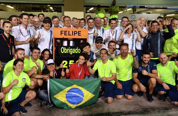 Команда Уильямс благодарит бразильского пилота Фелипе Массу, который провел свою последнюю гонку в Формуле-1