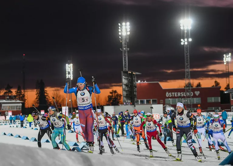 Спортсменки на дистанции Спортсменки на дистанции