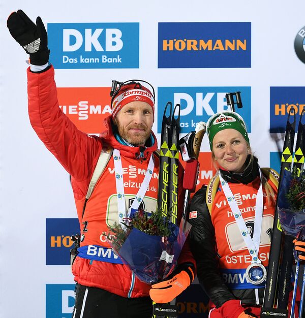 Биатлонисты сборной Австрии Лиза Тереза Хаузер и Симон Эдер