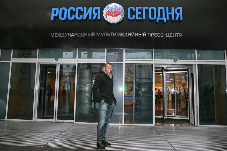 Экс-футболист сборной Бразилии Жулио Баптиста Экс-футболист сборной Бразилии Жулио Баптиста