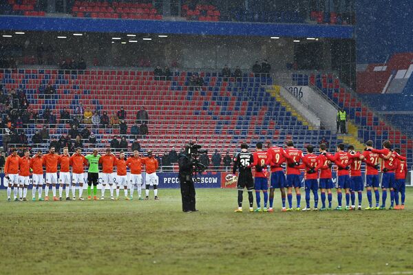 Минута молчания в память о погибших в авиакатастрофе в Колумбии перед матчем 17-го тура РФПЛ ЦСКА - Урал