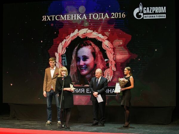 Вручение Стефании Елфутиной приза Спортсменка года-2016