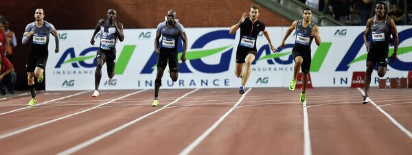 Спринтеры на дистанции 200 метров во время этапа Бриллиантовой лиги в Бельгии
