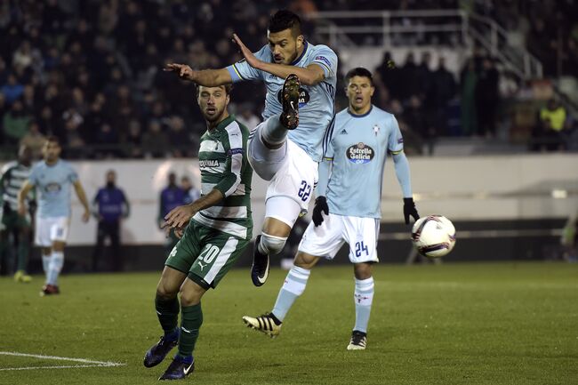 Игровой момент матча Сельта - Панатинаикос