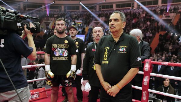 Один из самых знаменитых тренеров по боксу Абель Санчес (справа)