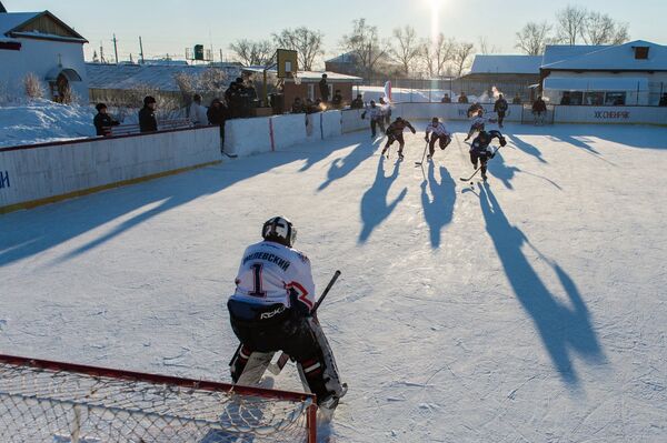 Хоккейный матч в лечебно-исправительном учреждении №2 в поселке Береговой Омской области