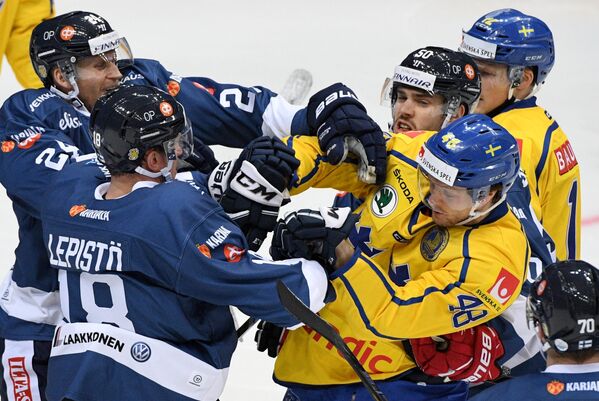 Игровой момент матча Кубка Первого канала Финляндия - Швеция