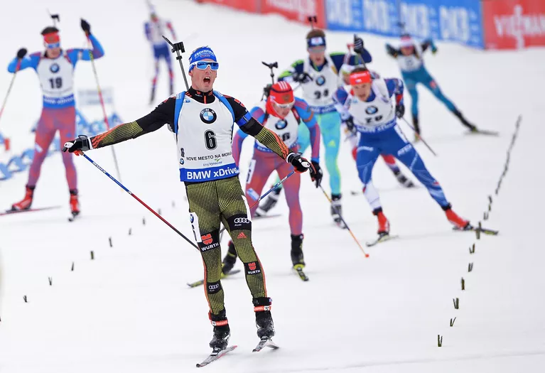 В центре: Симон Шемпп В центре: Симон Шемпп