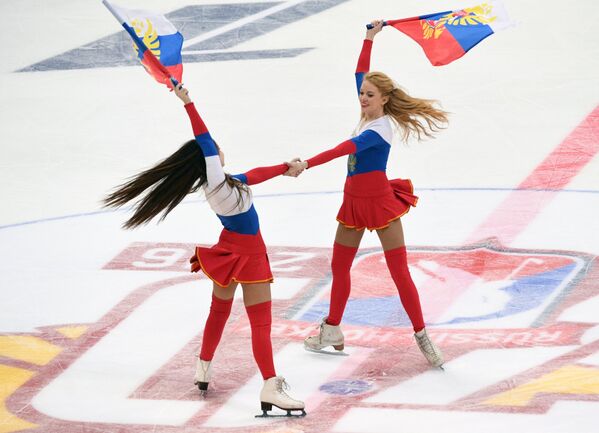 Девушки из группы поддержки сборной России