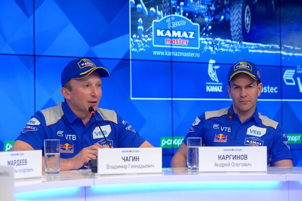 Руководитель команды КАМАЗ-мастер Владимир Чагин (слева) и пилот команды КАМАЗ-мастер Андрей Каргинов