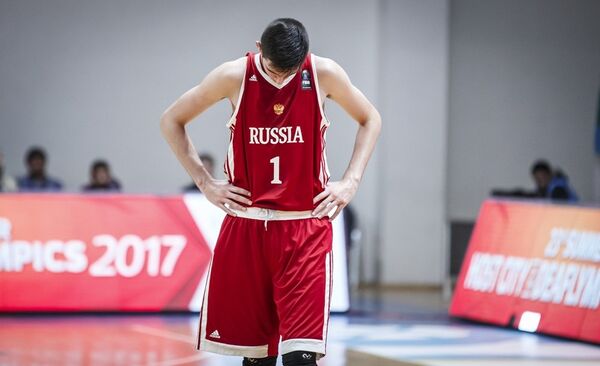 Форвард юношеской сборной России по баскетболу Агасий Тоноян