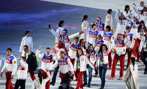 Представители России во время парада атлетов и членов национальных делегаций на церемонии закрытия XXII зимних Олимпийских игр в Сочи