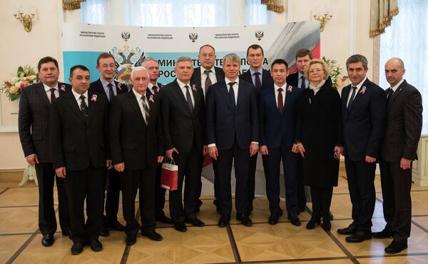 Министр спорта РФ Павел Колобков (в центре)