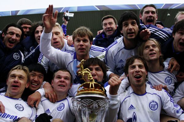 Футболисты Зенита празднуют победу в чемпионате России-2007