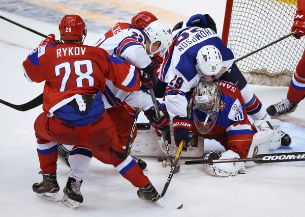 Игровой момент матча молодежного чемпионата мира между сборными России и США