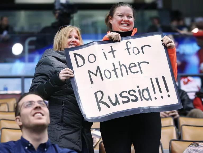Болельщики на матче 1/4 финала молодёжного чемпионата мира по хоккею между сборными командами Дании и России Болельщики на матче 1/4 финала молодёжного чемпионата мира по хоккею между сборными командами Дании и России
