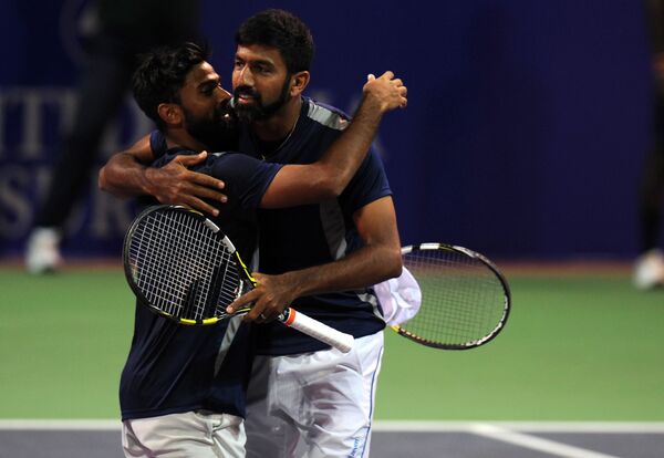 Индийские теннисисты Рохан Бопанна (справа) и Дживан Недунчежиян