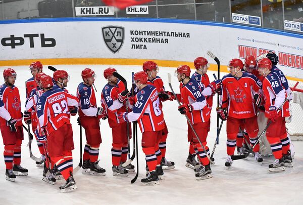 Хоккеисты ЦСКА после окончания матча