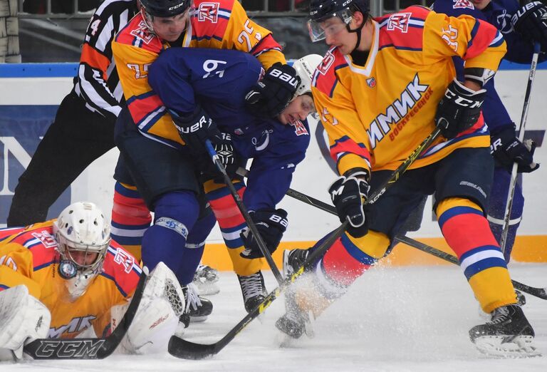 Игровой момент матча Динамо (Балашиха) - Химик