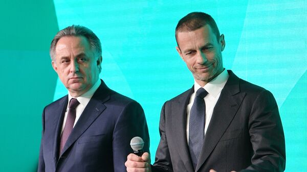 Заместитель председателя правительства РФ Виталий Мутко (слева) и глава Союза европейских футбольных ассоциаций (УЕФА) Александер Чеферин