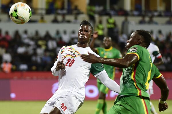 Игровой момент матча Сенегал - Зимбабве