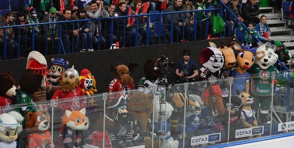 Талисманы команд Континентальной хоккейной лиги во время финала Матча звезд КХЛ