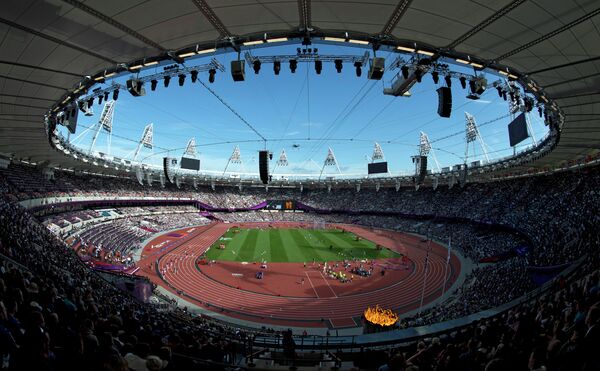 Вид на стадион во время соревнований по легкой атлетике