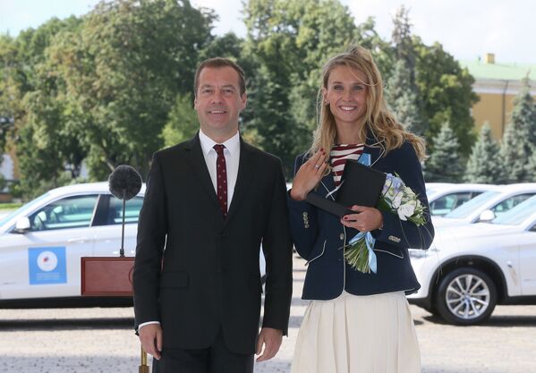 Синхронистка Наталья Ищенко и председатель правительства РФ Дмитрий Медведев