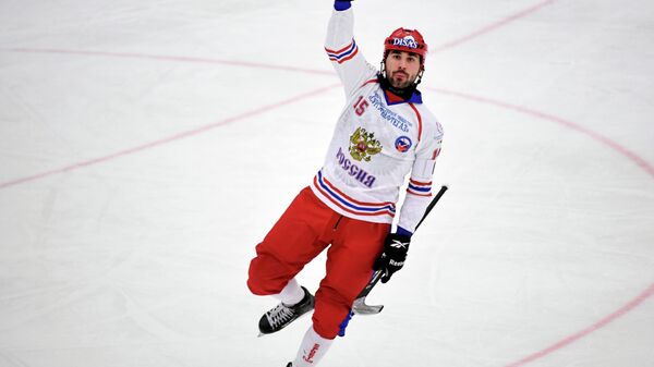 Игрок сборной России по хоккею с мячом Алан Джусоев