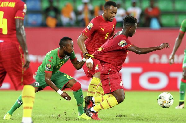 Игровой момент матча Буркина-Фасо - Гана