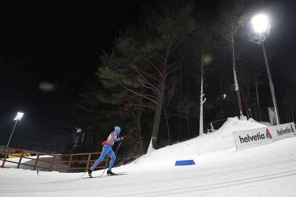 Глеб Ретивых (Россия) на дистанции спринта среди мужчин на VIII этапе Кубка мира по лыжным гонкам в Пхенчхане