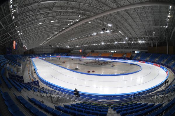 Вид стадиона Овал Кёнпхо для конькобежного спорта в Олимпийском парке в Пхенчхане