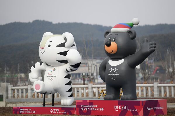 Фигуры в виде талисманов зимних Олимпийских игр 2018 года