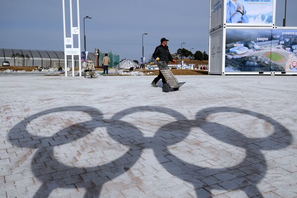Тень олимпийских колец в Олимпийском парке