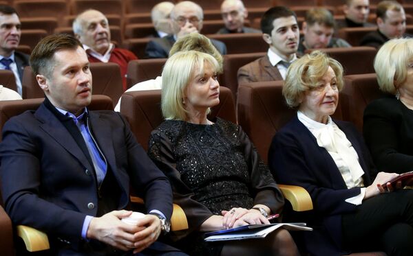 Алексей Немов и Светлана Хоркина (слева направо на первом плане)