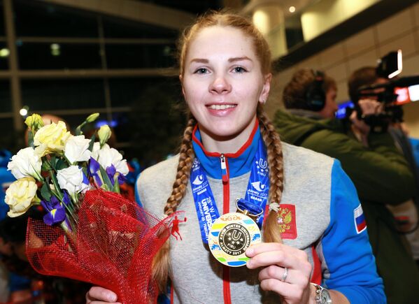 Елена Яковишина, завоевавшая золотую медаль в соревнованиях по горным лыжам