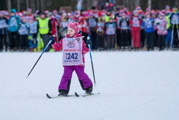 Юная участница всероссийской массовой лыжной гонки Лыжня России - 2017