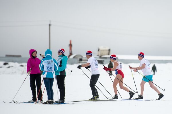 Участники всероссийской массовой лыжной гонки Лыжня России - 2017
