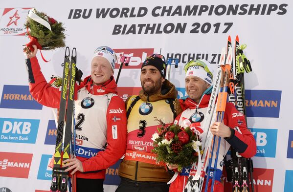 Йоханнес Бё (Норвегия), Мартен Фуркад (Франция) и Уле-Эйнар Бьорндален (Норвегия) (слева направо)
