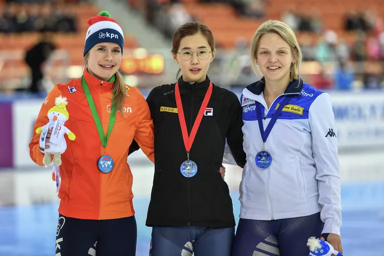 Яра ван Керкхоф, Ким Ечжин и Арианна Фонтана (слева направо) Яра ван Керкхоф, Ким Ечжин и Арианна Фонтана (слева направо)