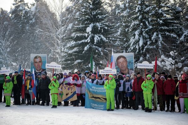 Участники зимней спартакиады в селе Кондратьево Омской области