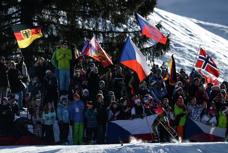 Зрители во время масс-старта среди мужчин на чемпионате мира по биатлону в австрийском Хохфильцене Зрители во время масс-старта среди мужчин на чемпионате мира по биатлону в австрийском Хохфильцене