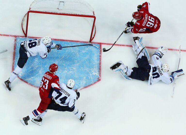 Игровой момент матча Локомотив - Динамо (Минск)