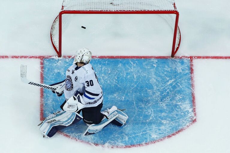 Вратарь ХК Динамо Бен Скривенс