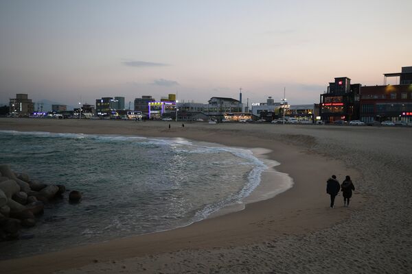 Пляж Gyeongpo Beach в городе Каннын в Республике Корея