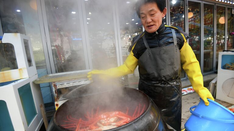 Рынок морепродуктов возле Gyeongpo Beach в городе Каннын, Республика Корея