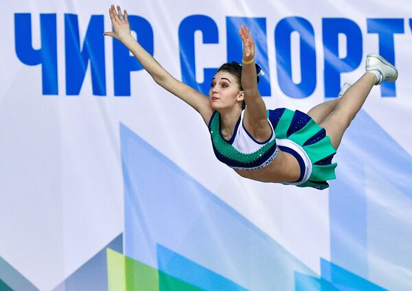 Участница сборной Новосибирской области выступает на Чемпионате России по чир-спорту и черлидингу