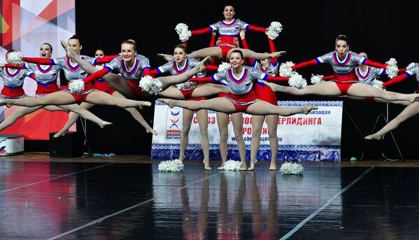 Группа поддержки Нон Стоп выступает на Чемпионате России по чир-спорту и черлидингу